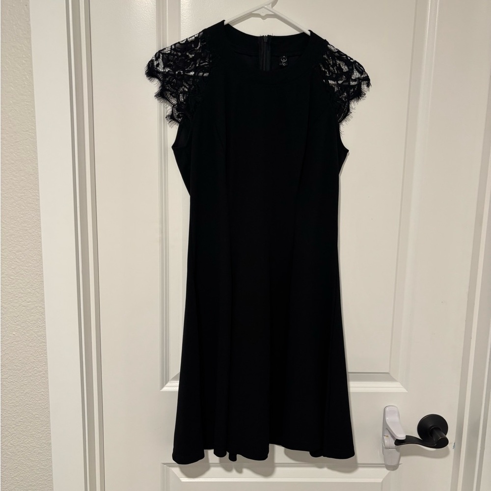 Chic Black Lace Cap Sleeve Dress